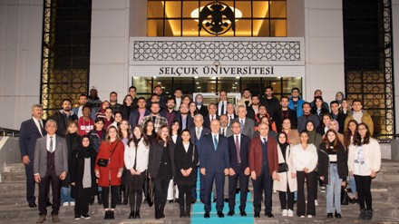 YÖK Başkanı Prof. Dr. Özvar, Selçuk Üniversitesinde öğrencilerle bir araya geldi